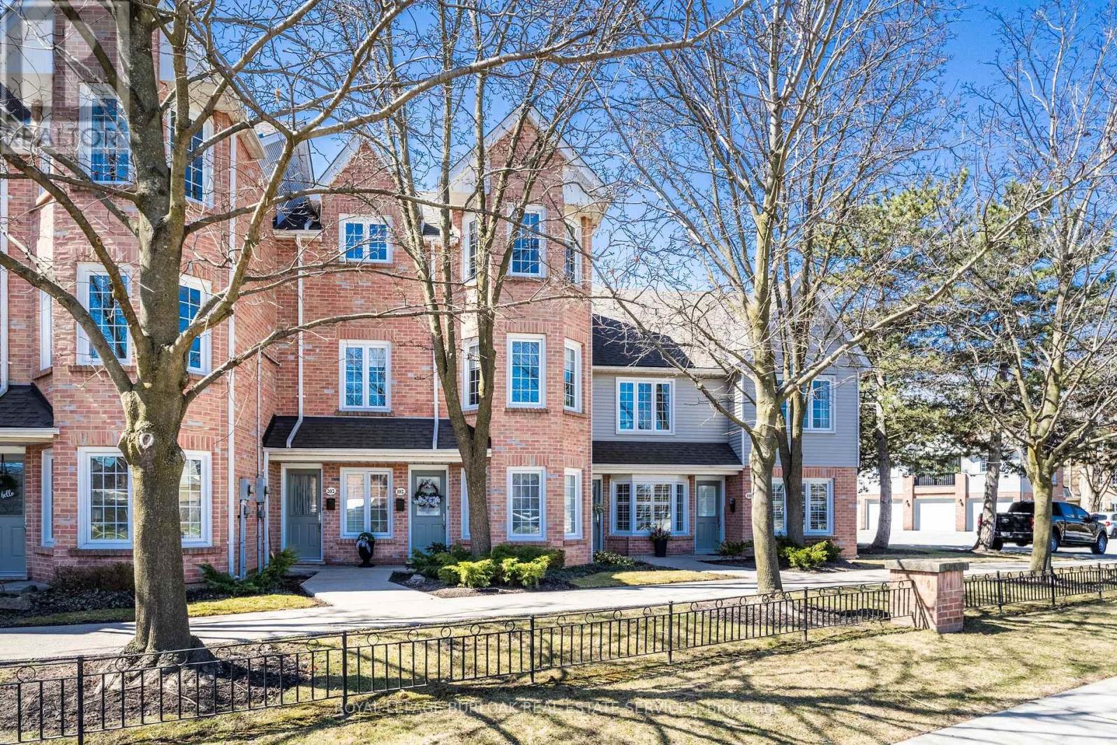 Photo 3 of 102 2110 Cleaver Avenue, Burlington ON