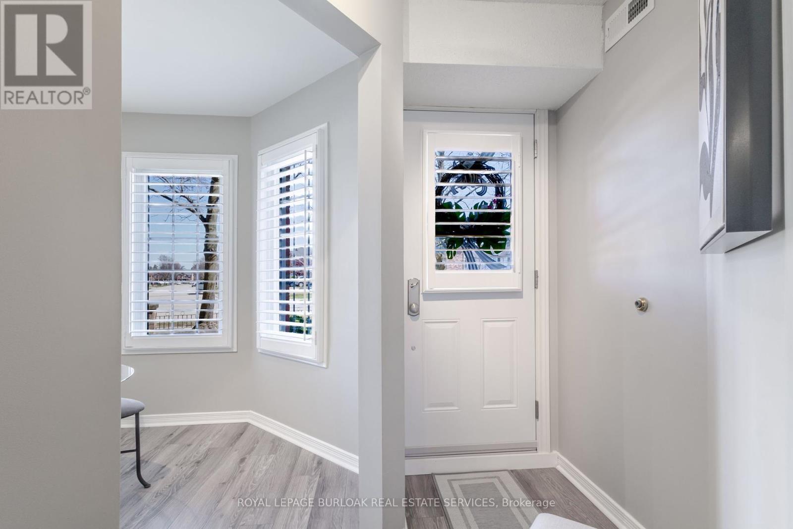 Photo 5 of 102 2110 Cleaver Avenue, Burlington ON