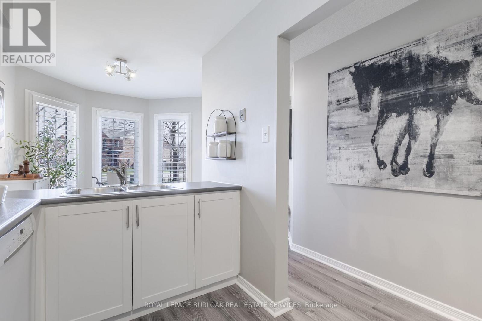 Photo 9 of 102 2110 Cleaver Avenue, Burlington ON