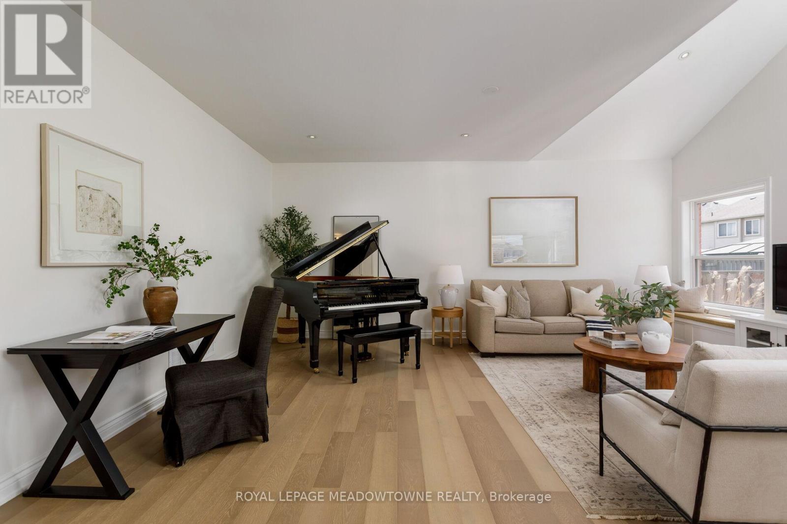 Photo 10 of 1083 Easterbrook Crescent, Milton ON