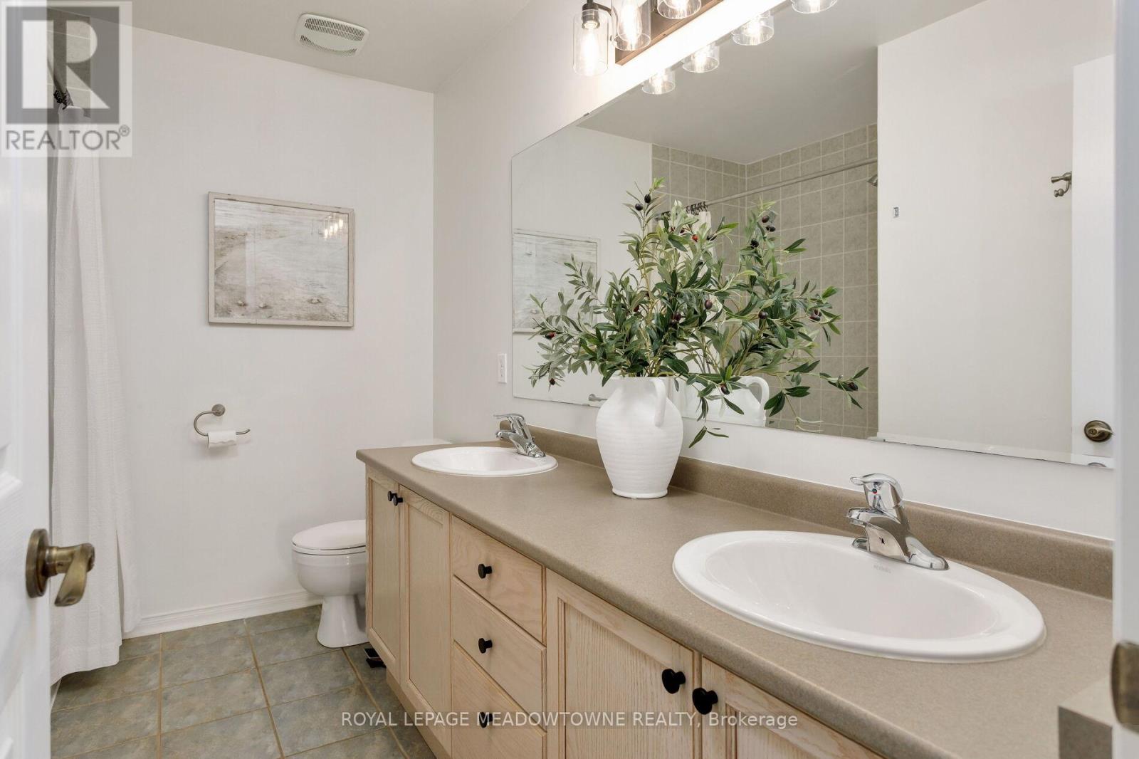 Photo 21 of 1083 Easterbrook Crescent, Milton ON