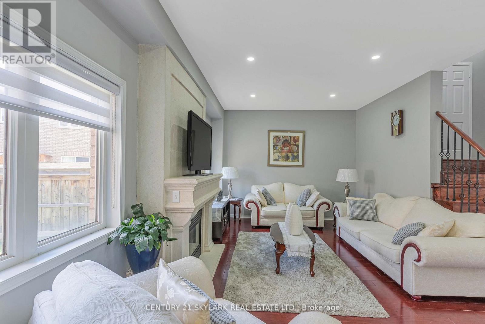 Photo 11 of 13 Ledgerock Road, Brampton ON