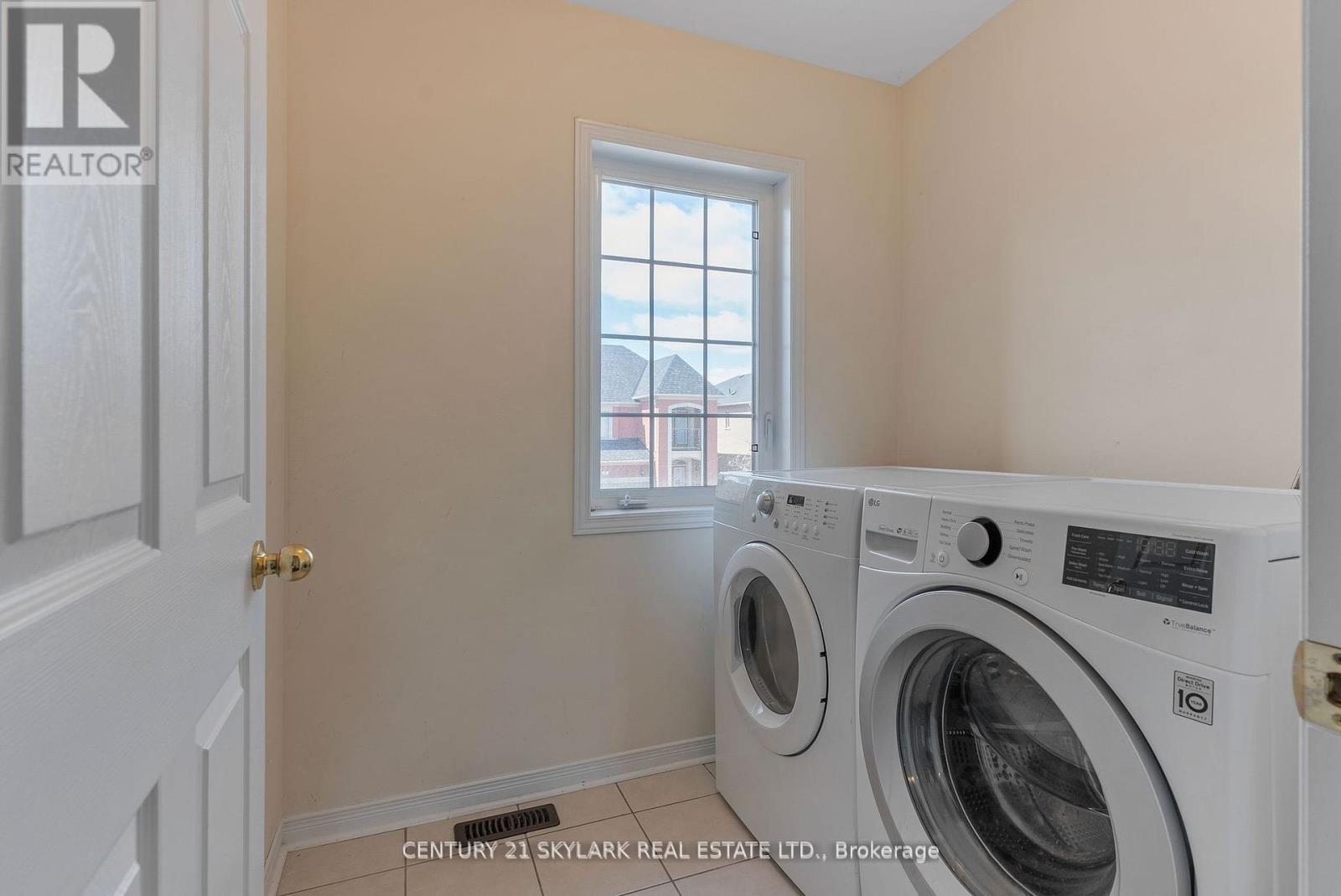 Photo 28 of 13 Ledgerock Road, Brampton ON