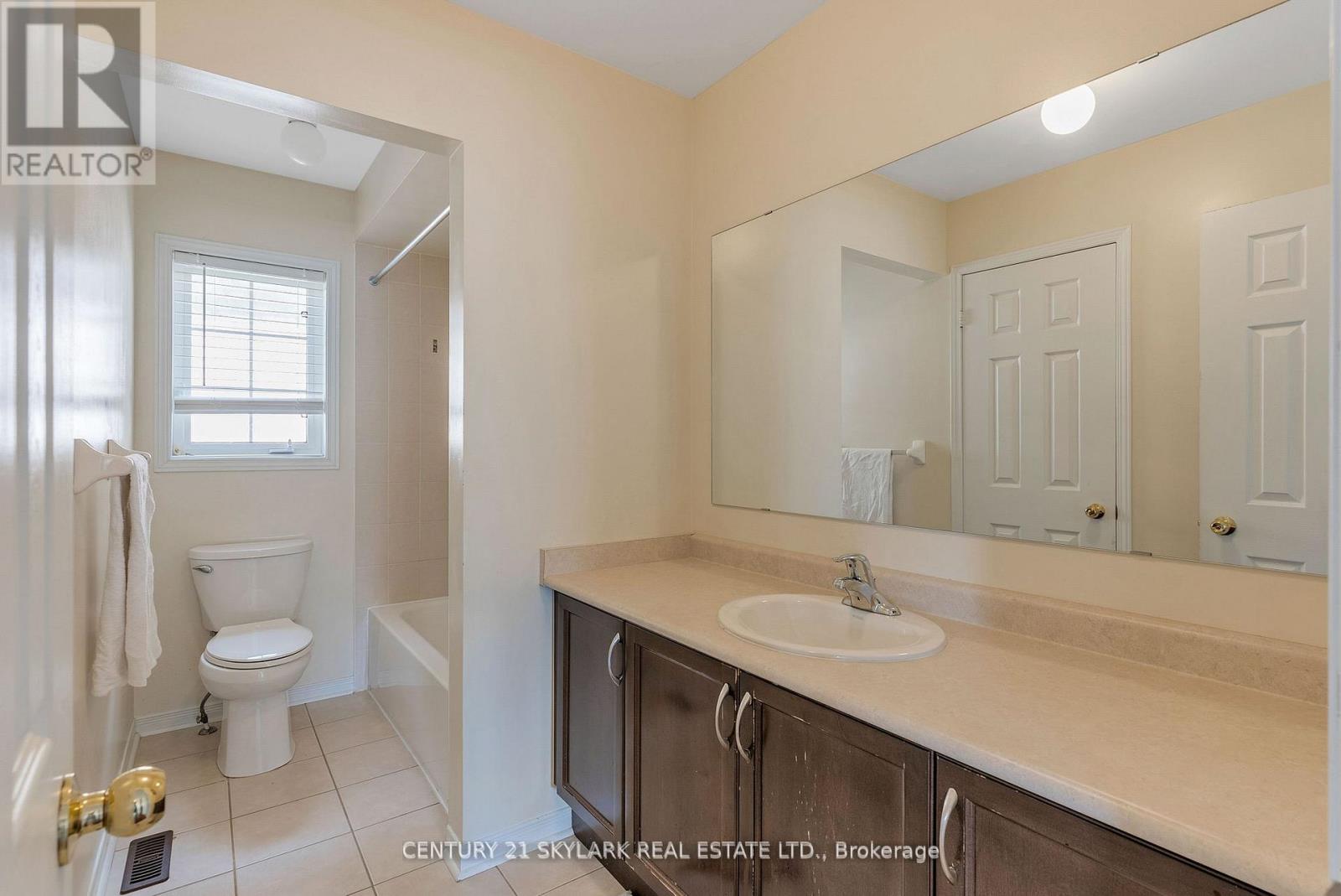 Photo 32 of 13 Ledgerock Road, Brampton ON