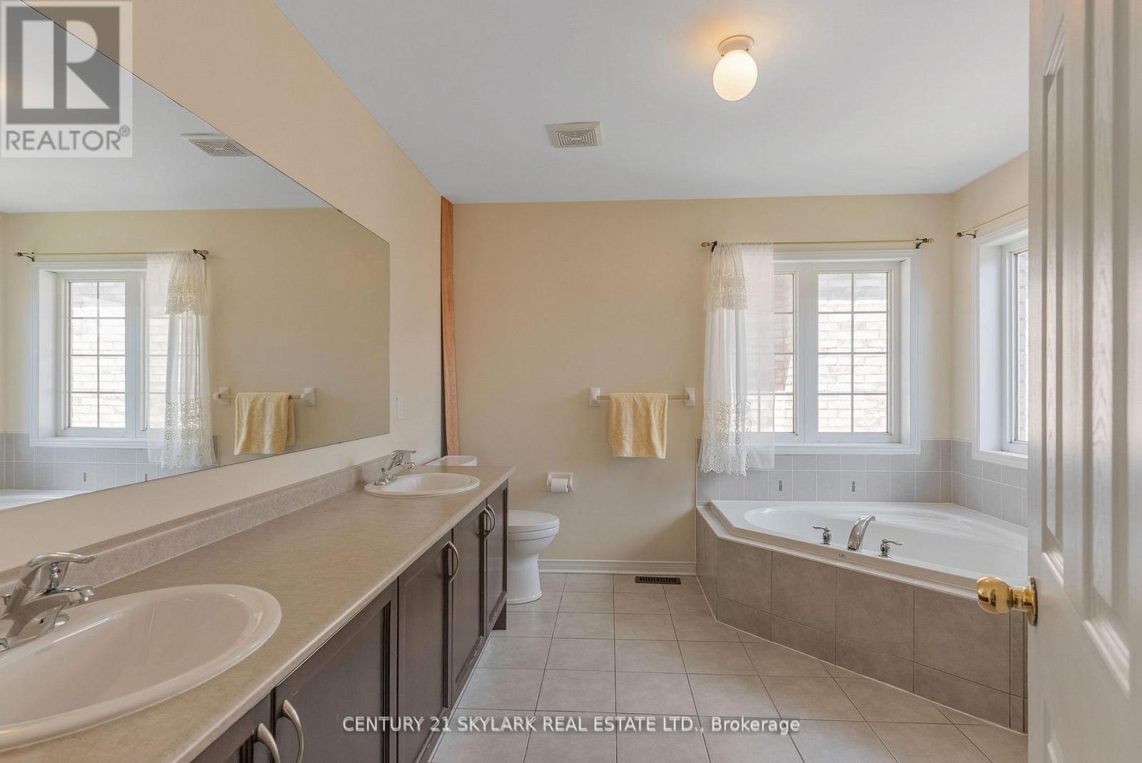 Photo 36 of 13 Ledgerock Road, Brampton ON