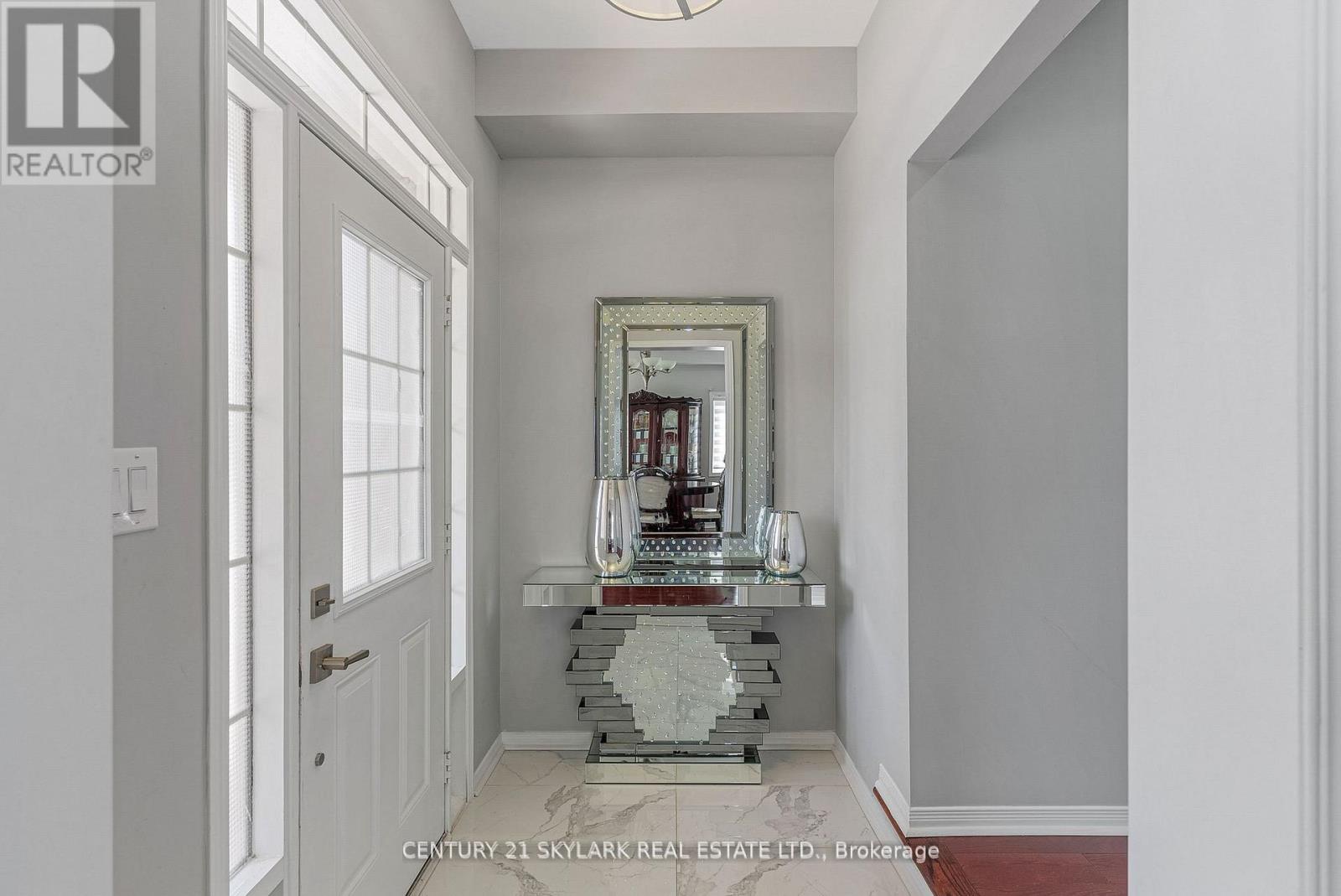 Photo 4 of 13 Ledgerock Road, Brampton ON