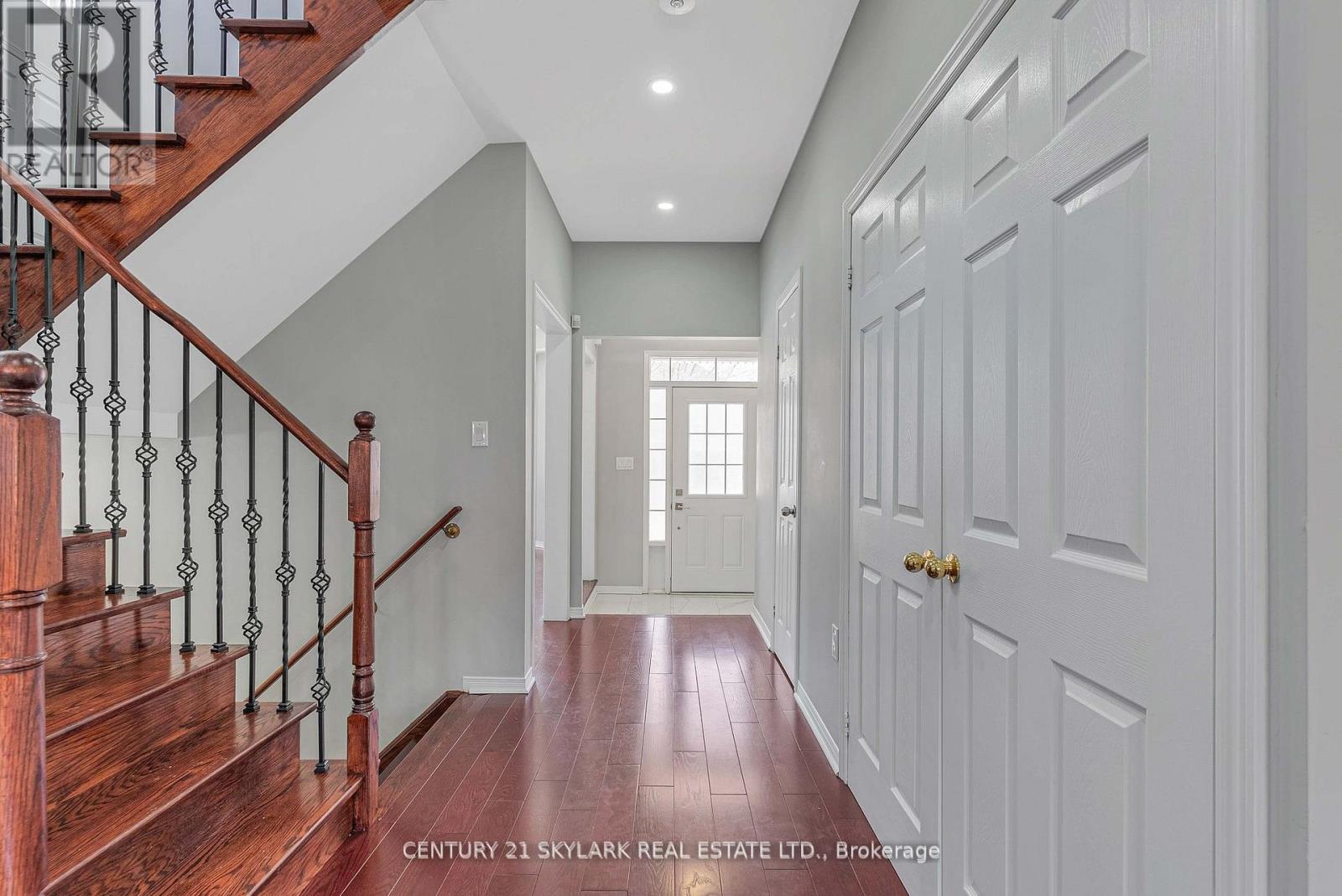 Photo 9 of 13 Ledgerock Road, Brampton ON