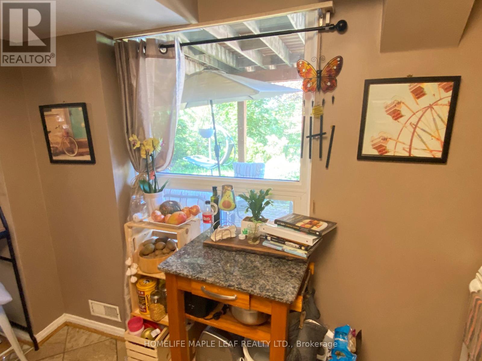 Photo 10 of 7266 Sandhurst Drive N, Mississauga ON