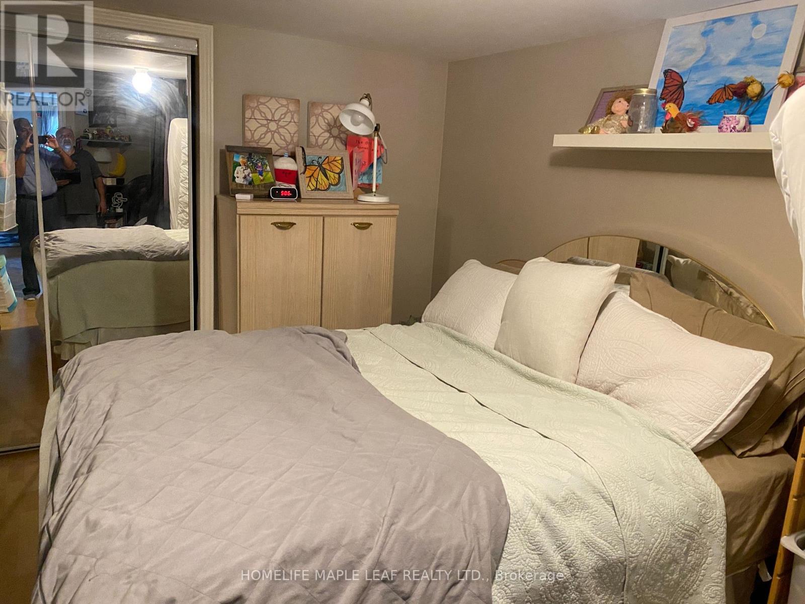 Photo 3 of 7266 Sandhurst Drive N, Mississauga ON