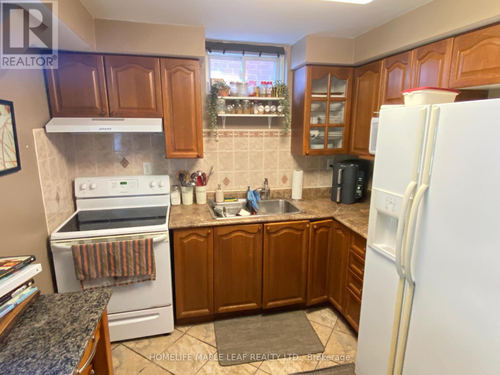 Photo 9 of 7266 Sandhurst Drive N, Mississauga ON