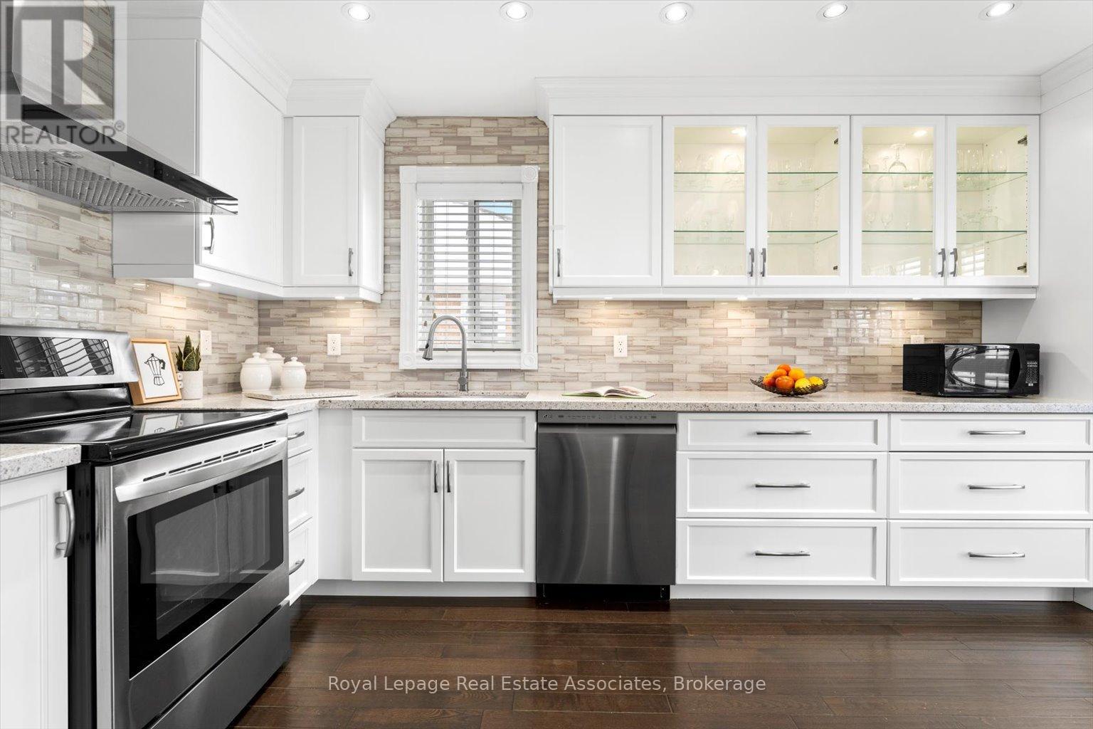 Photo 11 of 65 Summerfield Crescent, Brampton ON
