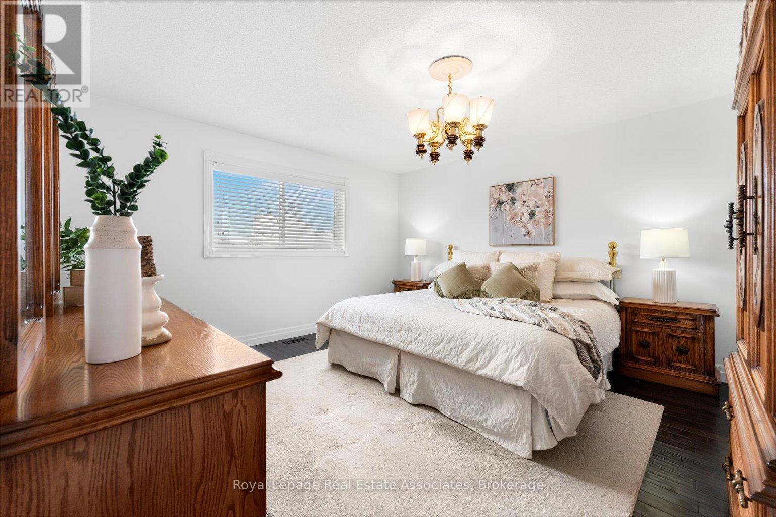 Photo 16 of 65 Summerfield Crescent, Brampton ON