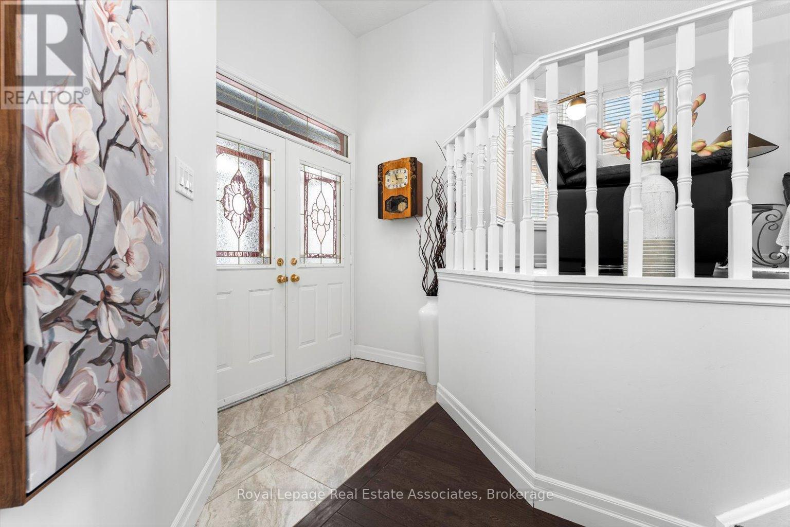 Photo 3 of 65 Summerfield Crescent, Brampton ON
