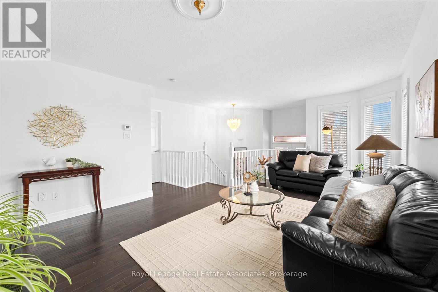 Photo 7 of 65 Summerfield Crescent, Brampton ON
