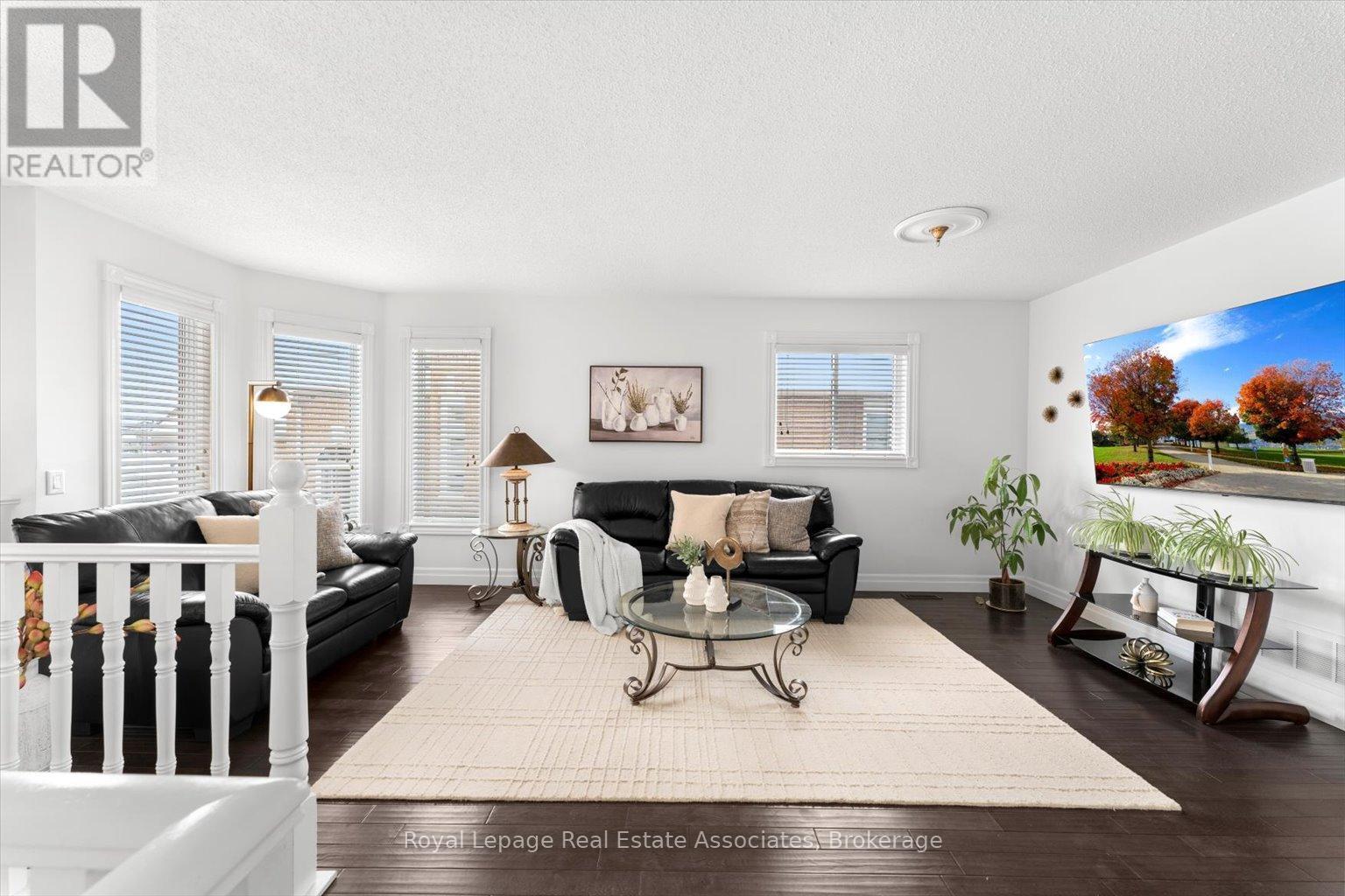 Photo 8 of 65 Summerfield Crescent, Brampton ON