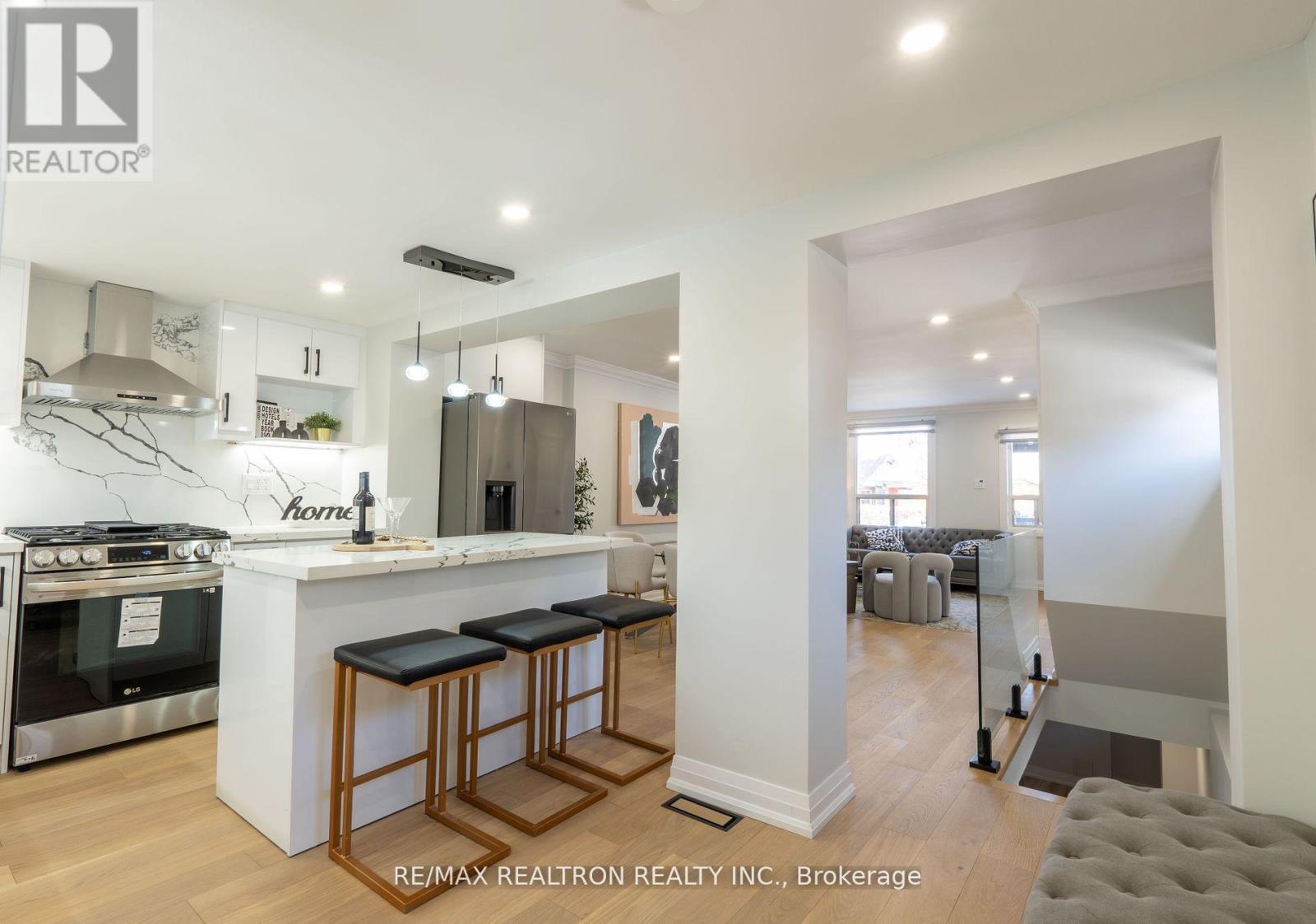 Photo 10 of 77 Hatherley Road, Toronto ON