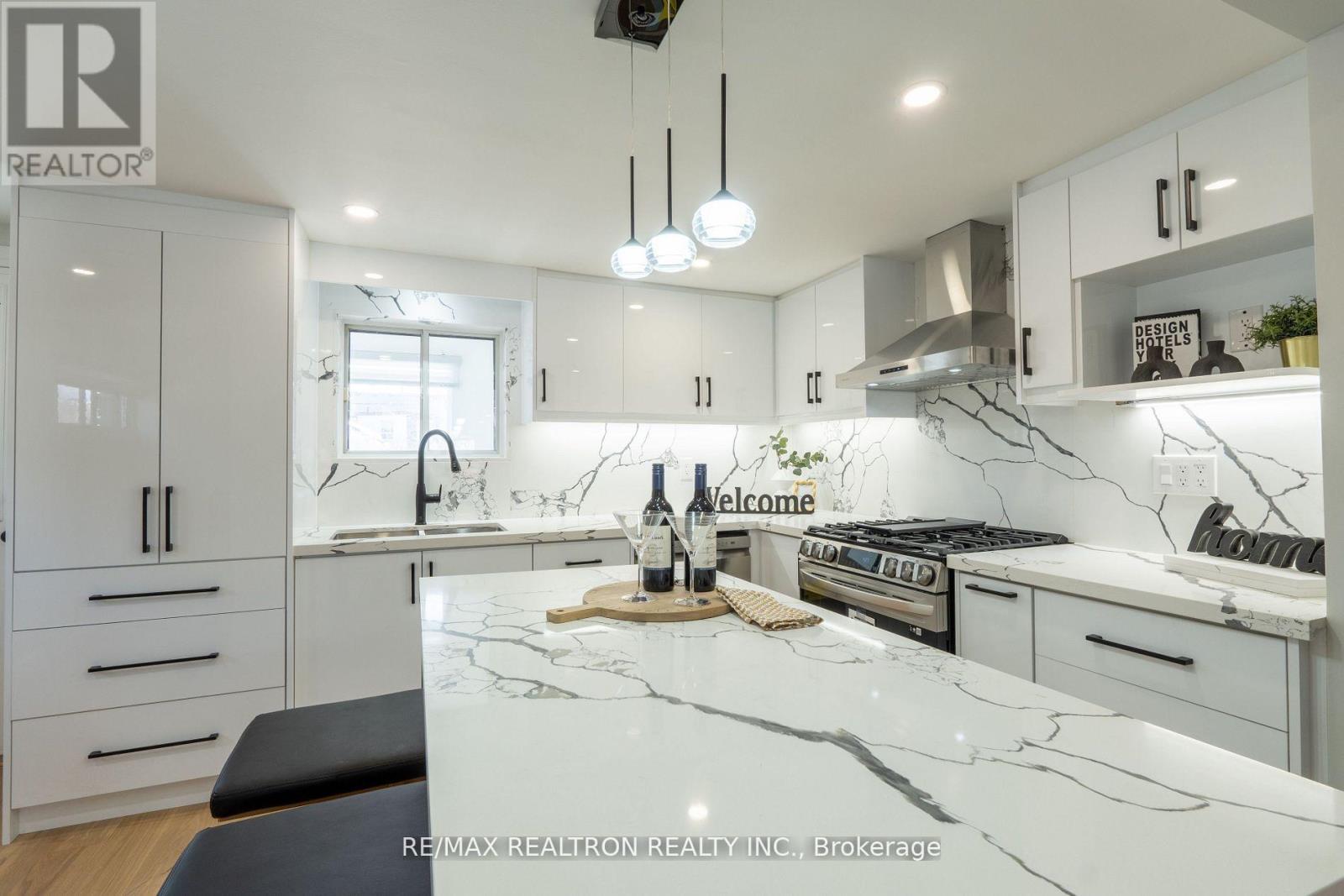 Photo 11 of 77 Hatherley Road, Toronto ON