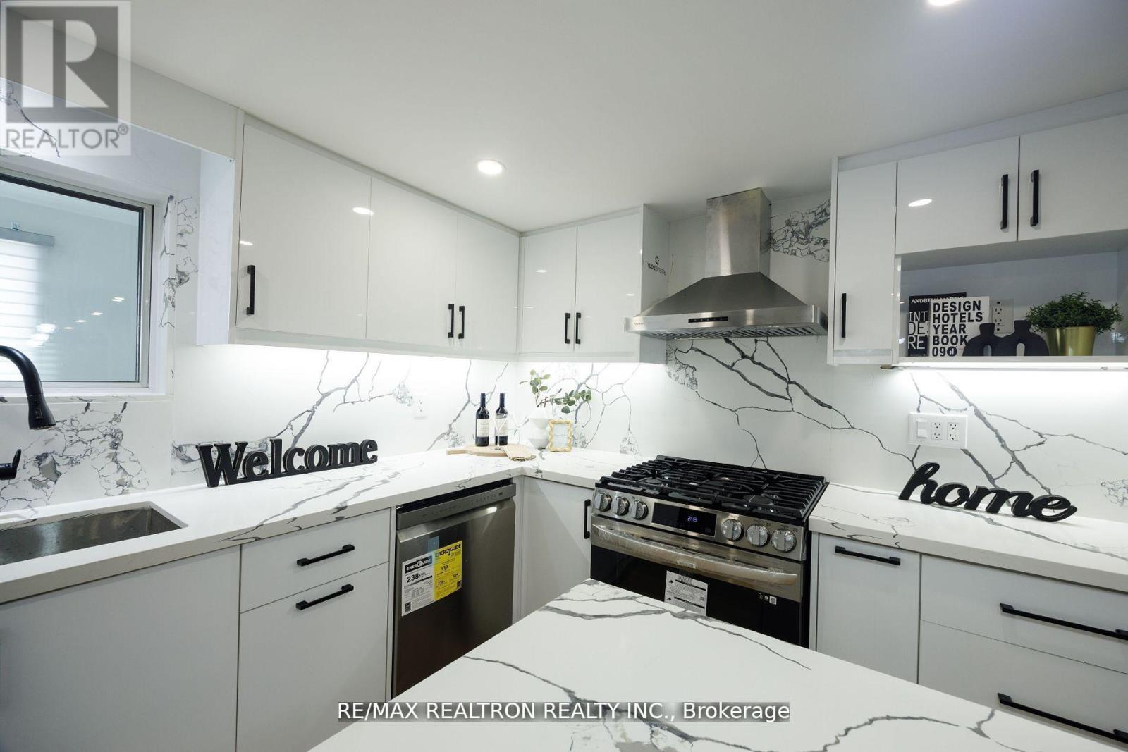 Photo 12 of 77 Hatherley Road, Toronto ON