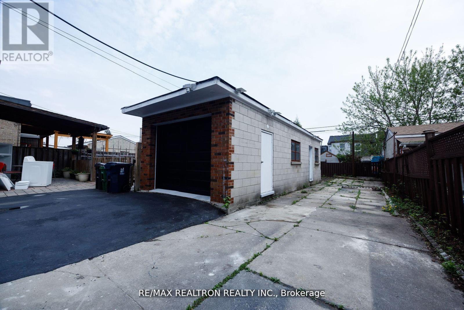 Photo 32 of 77 Hatherley Road, Toronto ON