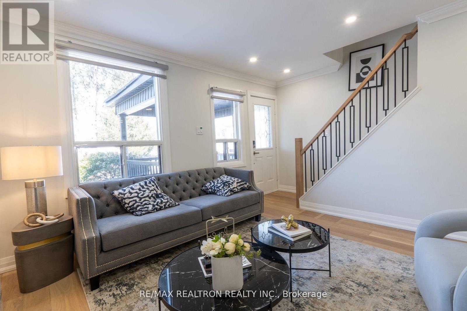 Photo 4 of 77 Hatherley Road, Toronto ON