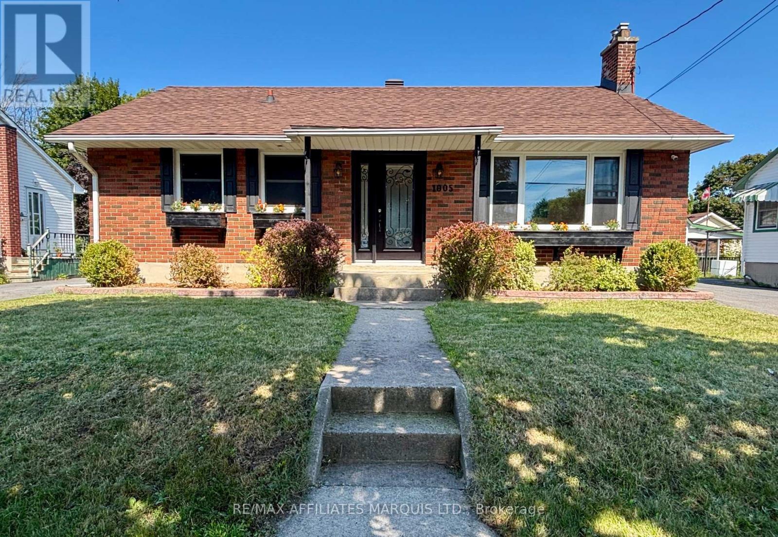 Photo 1 of 1005 Leonard Avenue, Cornwall ON