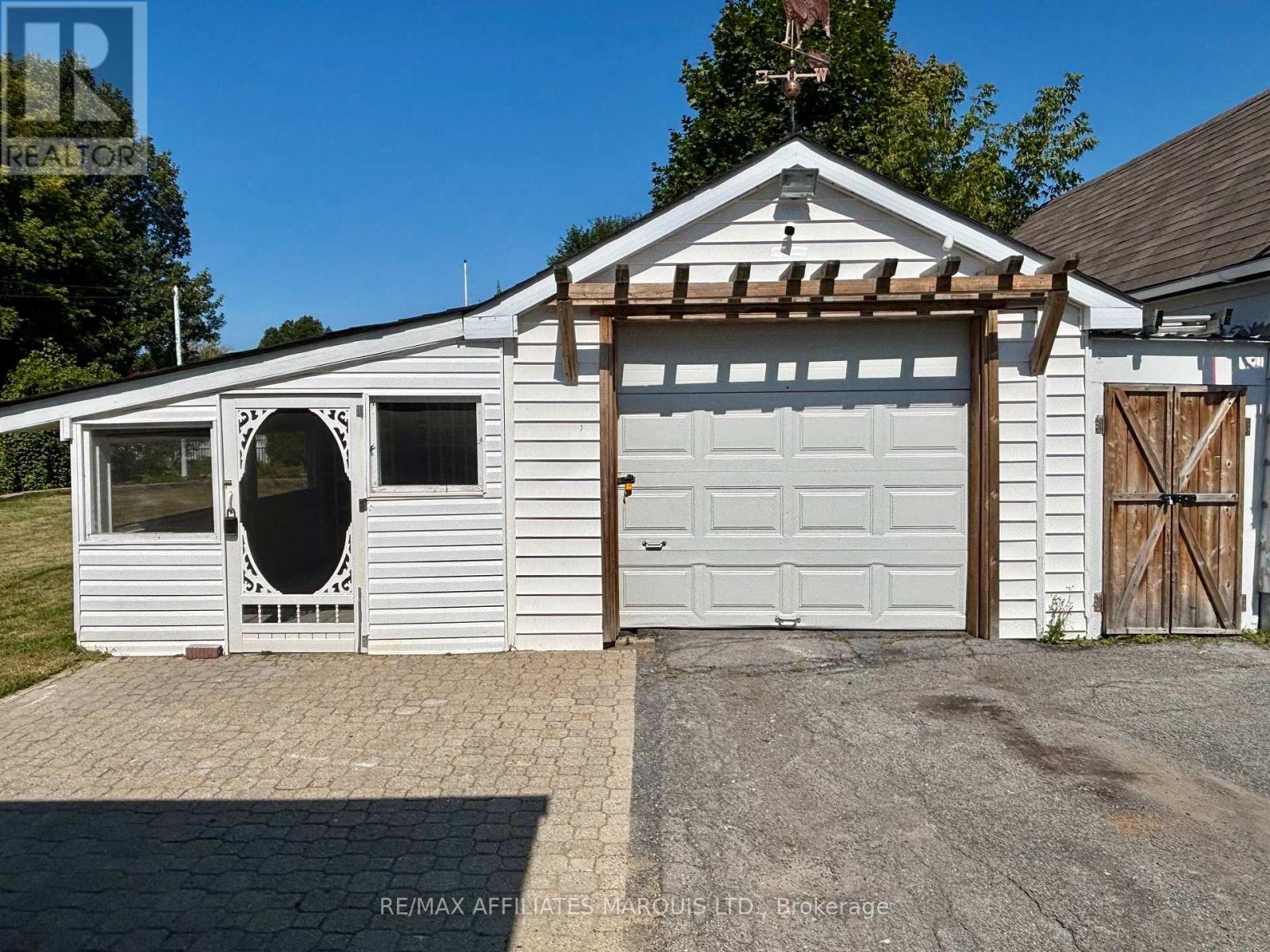 Photo 4 of 1005 Leonard Avenue, Cornwall ON