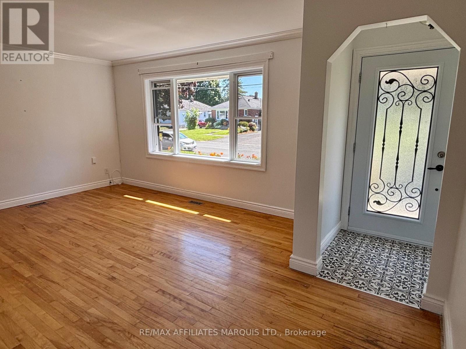 Photo 6 of 1005 Leonard Avenue, Cornwall ON