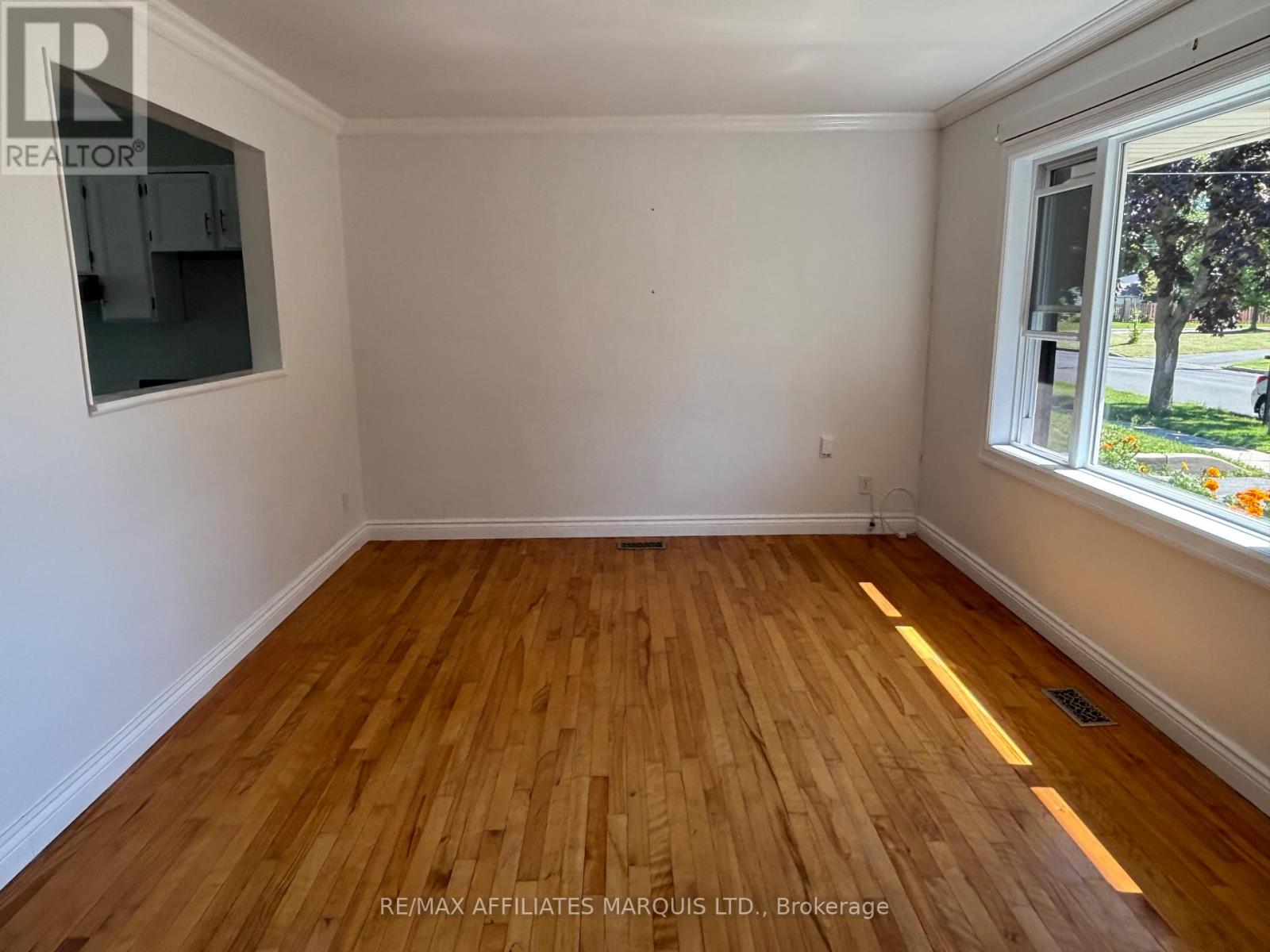 Photo 7 of 1005 Leonard Avenue, Cornwall ON