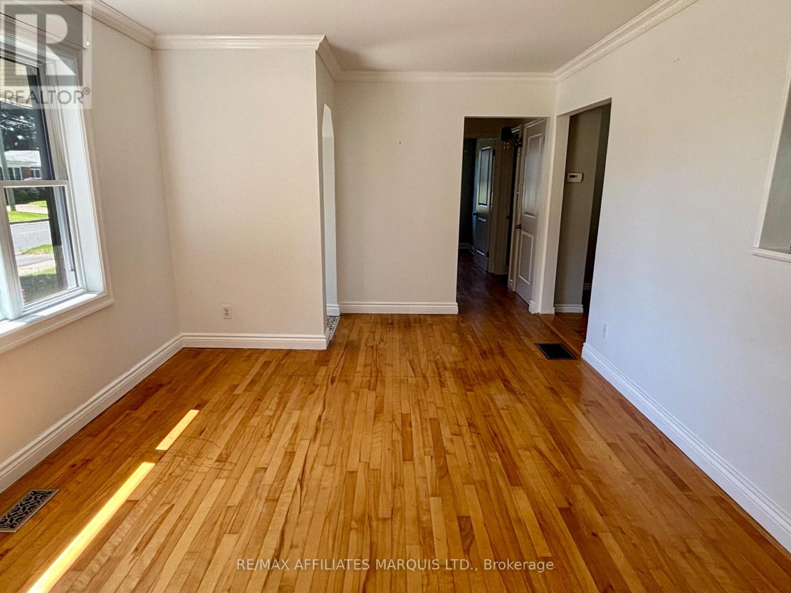 Photo 9 of 1005 Leonard Avenue, Cornwall ON