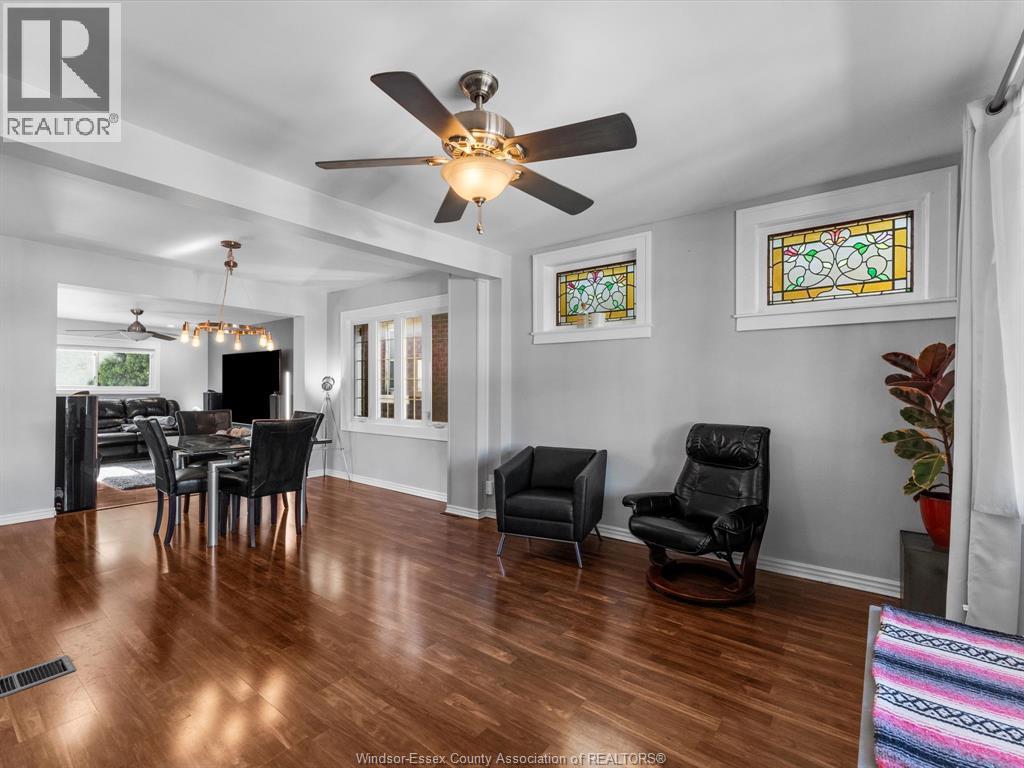 Photo 4 of 1763 Lincoln, Windsor ON