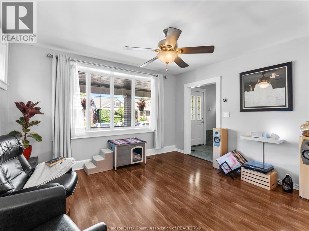 Photo 5 of 1763 Lincoln, Windsor ON