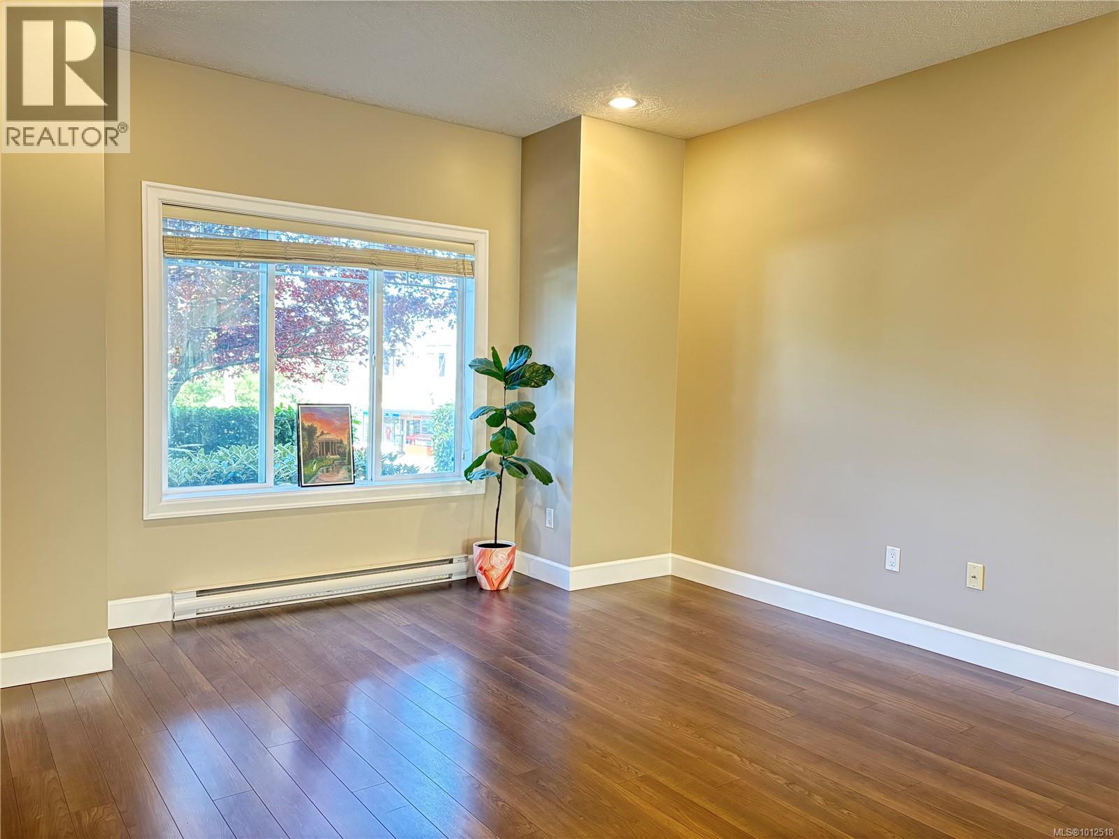 Photo 4 of 103 499 Milton St, Nanaimo BC