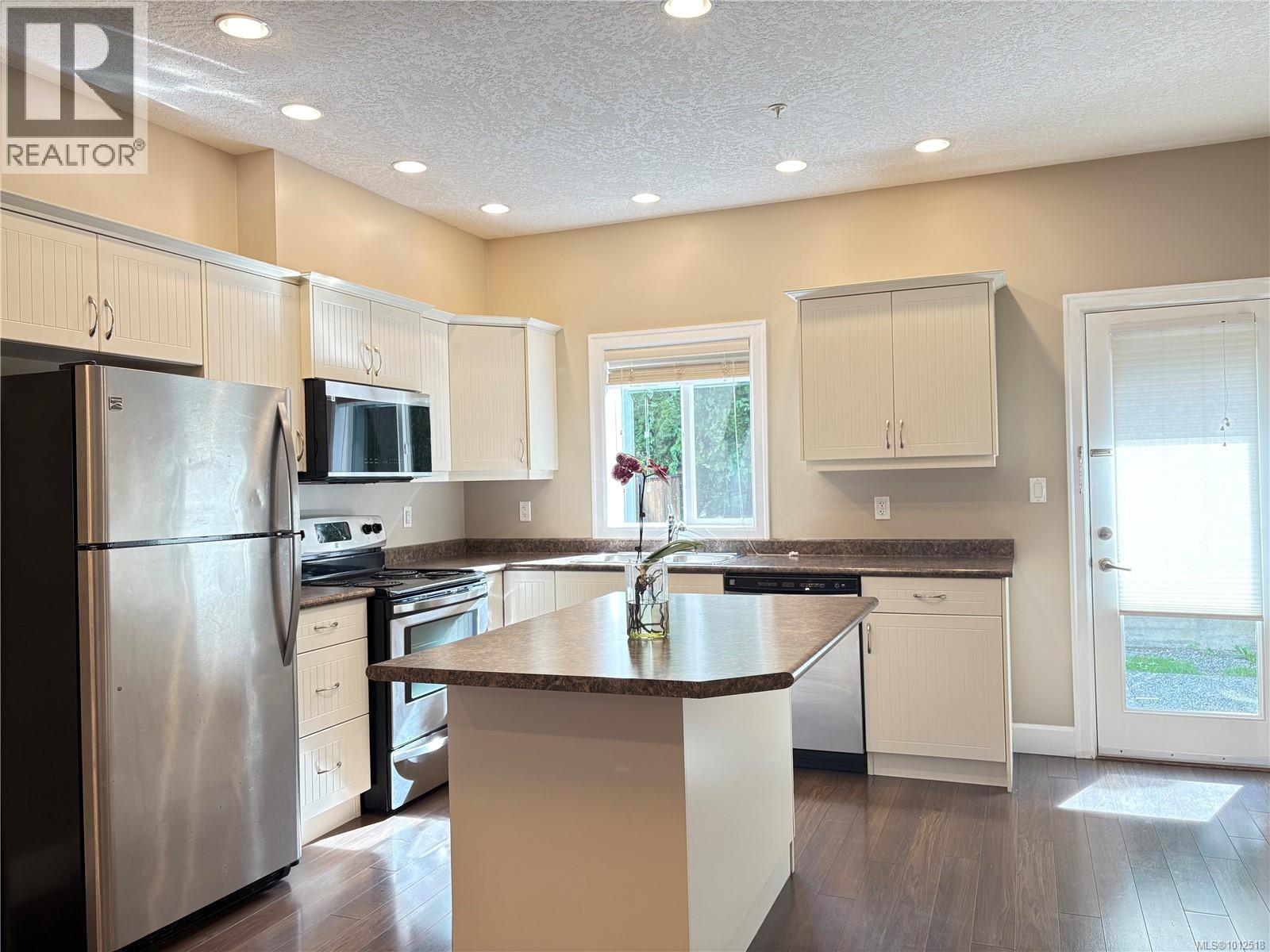 Photo 7 of 103 499 Milton St, Nanaimo BC