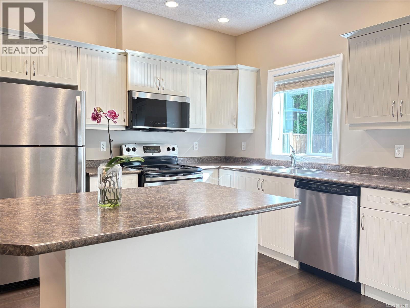 Photo 8 of 103 499 Milton St, Nanaimo BC