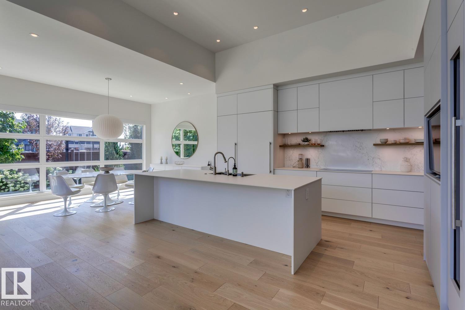 Photo 3 of 682 Howatt Dr Sw, Edmonton AB