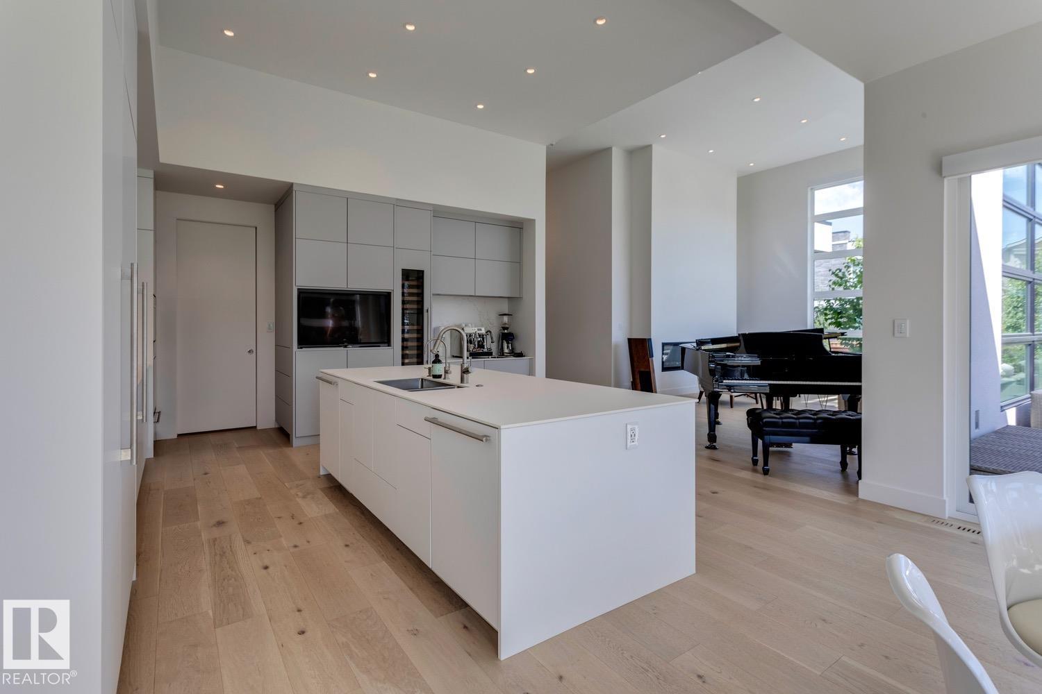 Photo 5 of 682 Howatt Dr Sw, Edmonton AB