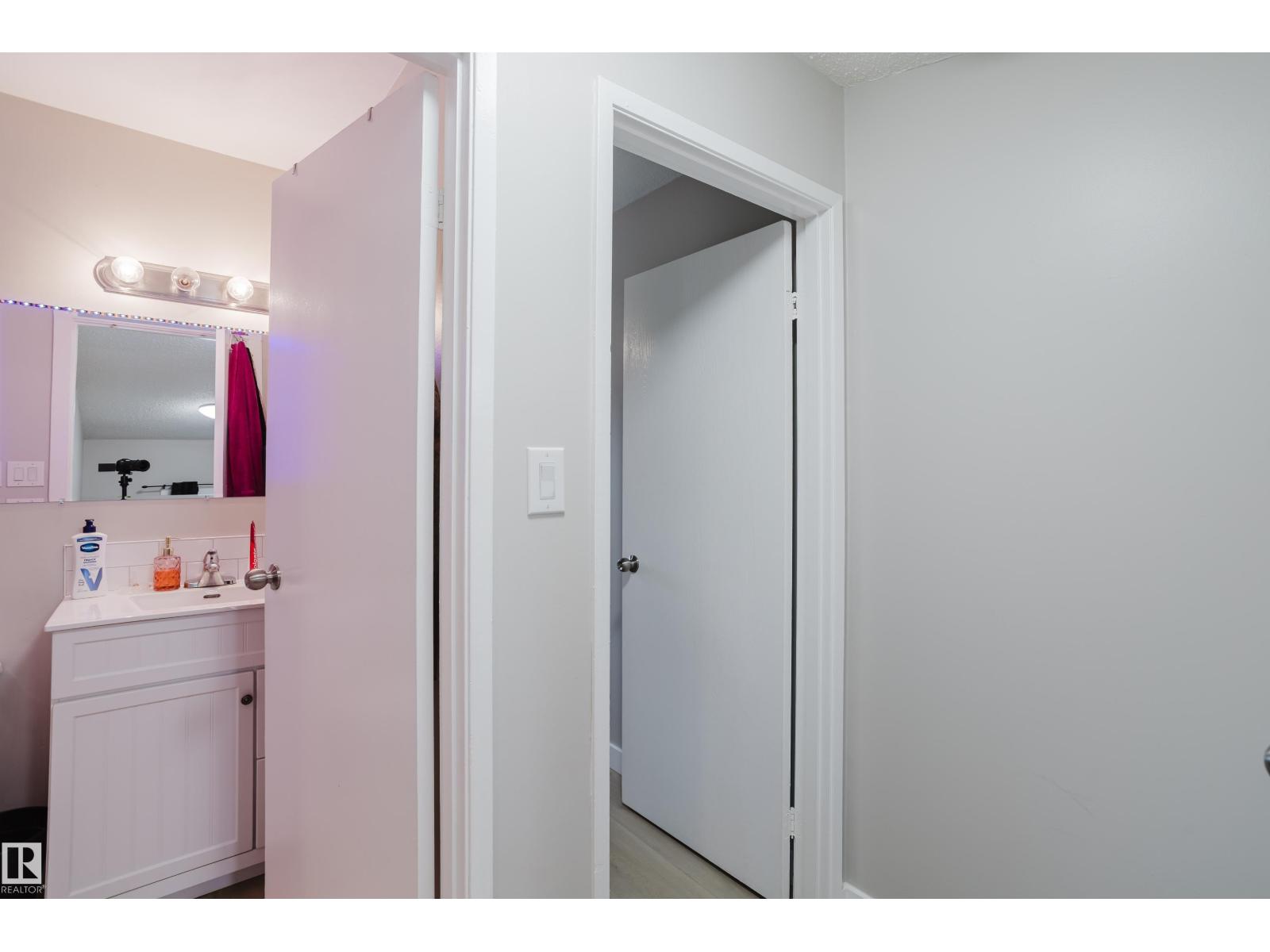 Photo 23 of 149 153 Millbourne Rd E Nw, Edmonton AB