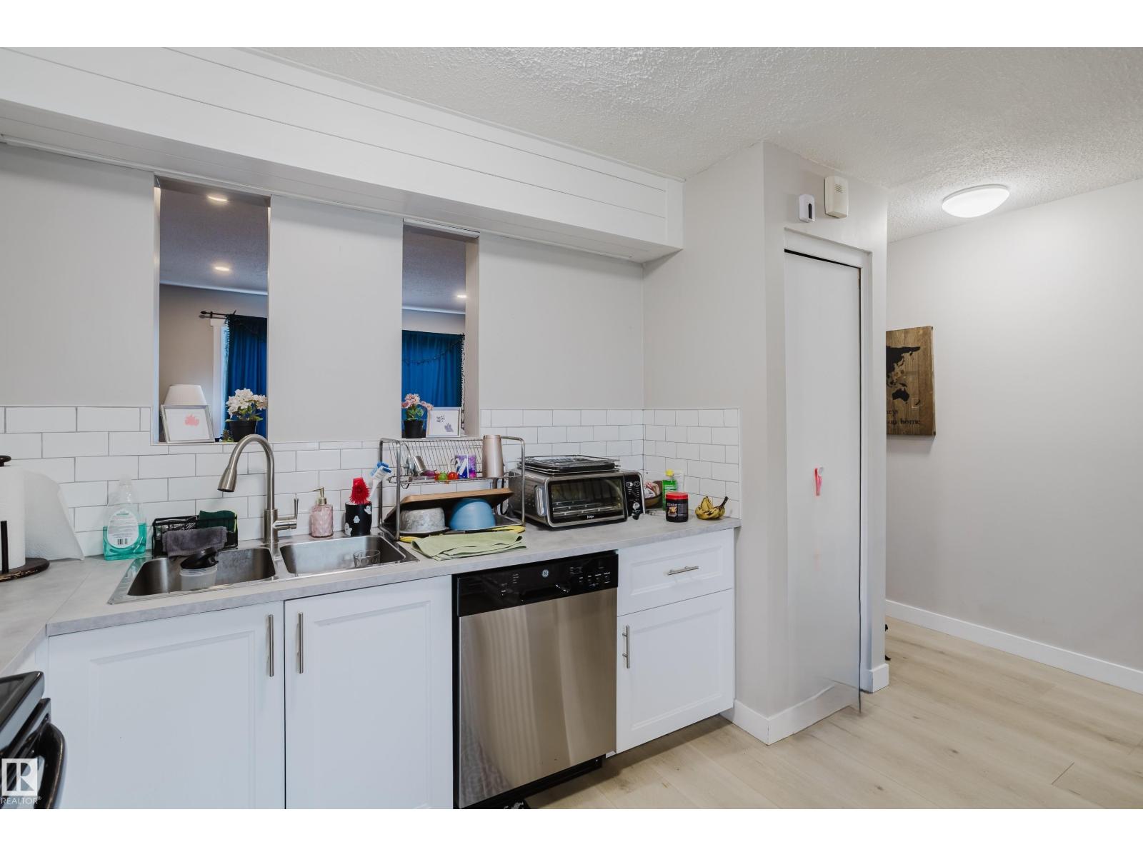 Photo 7 of 149 153 Millbourne Rd E Nw, Edmonton AB