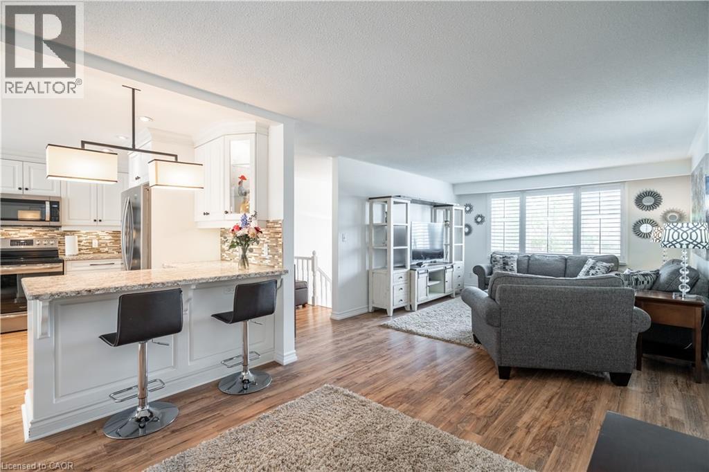 Photo 17 of 34 Palm Court, Stoney Creek ON