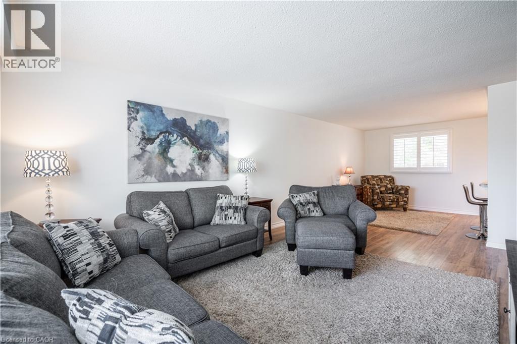 Photo 18 of 34 Palm Court, Stoney Creek ON