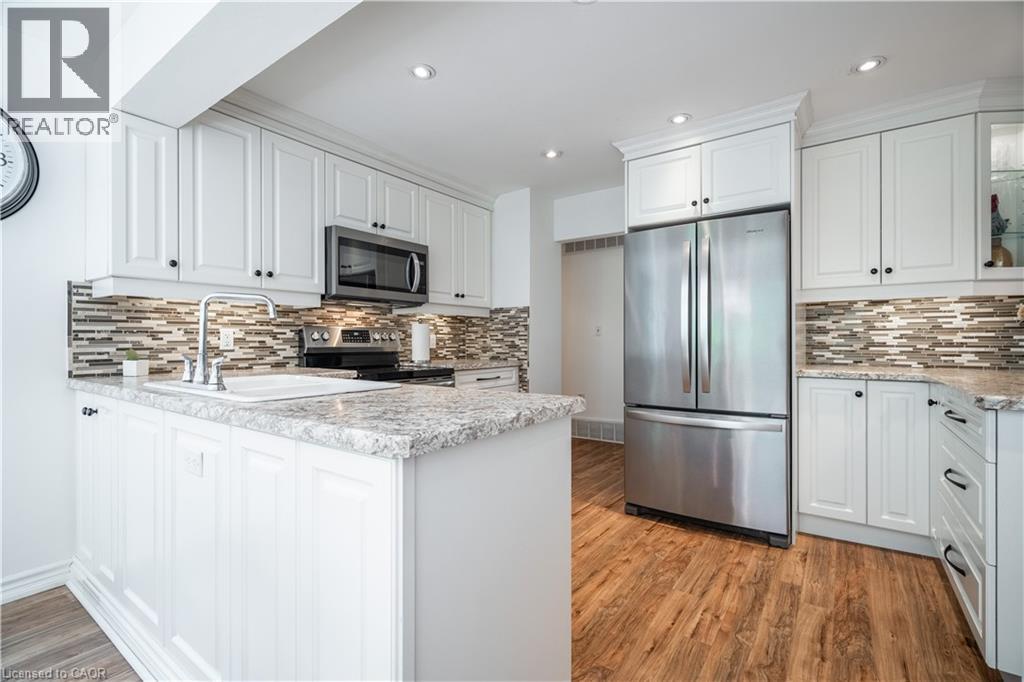 Photo 8 of 34 Palm Court, Stoney Creek ON