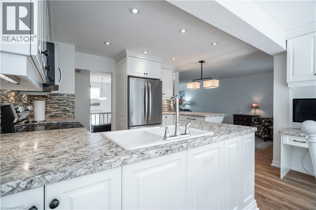 Photo 9 of 34 Palm Court, Stoney Creek ON