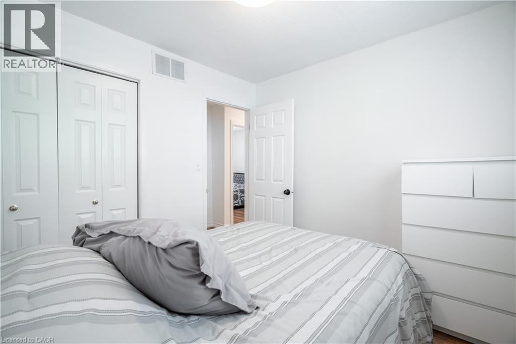 Photo 26 of 34 Palm Court, Stoney Creek ON