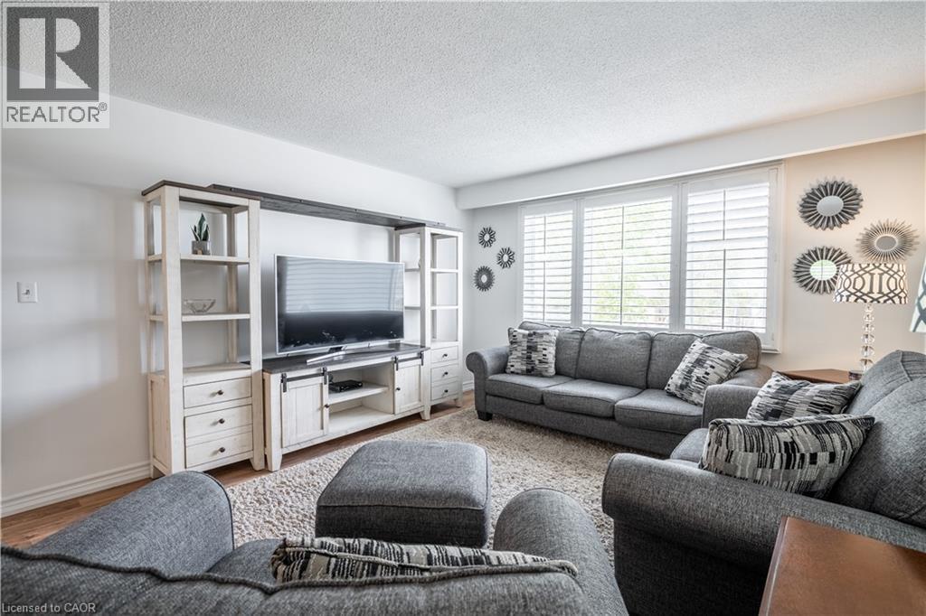 Photo 20 of 34 Palm Court, Stoney Creek ON