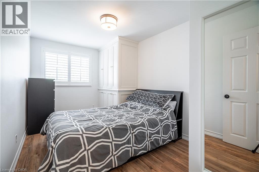 Photo 21 of 34 Palm Court, Stoney Creek ON