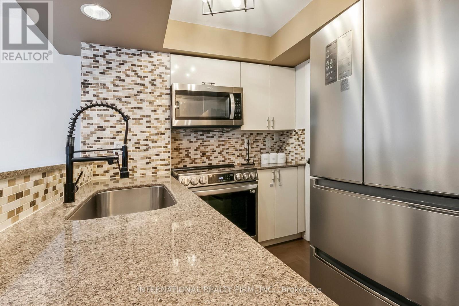 Photo 16 of 628 801 King Street W, Toronto ON