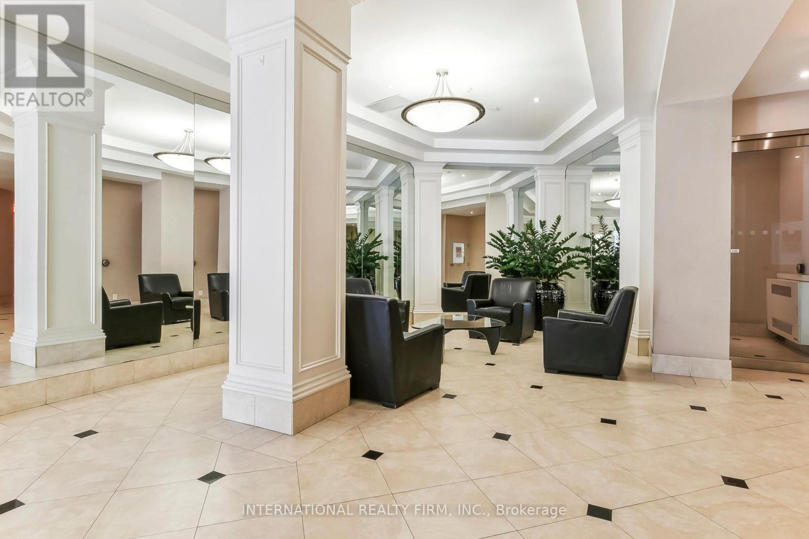 Photo 2 of 628 801 King Street W, Toronto ON