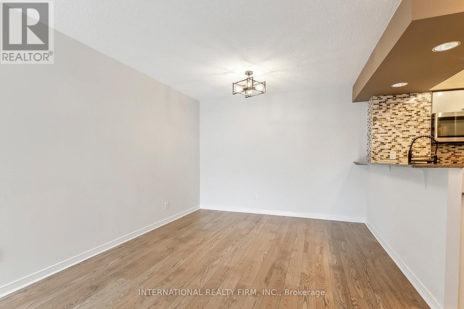 Photo 10 of 628 801 King Street W, Toronto ON