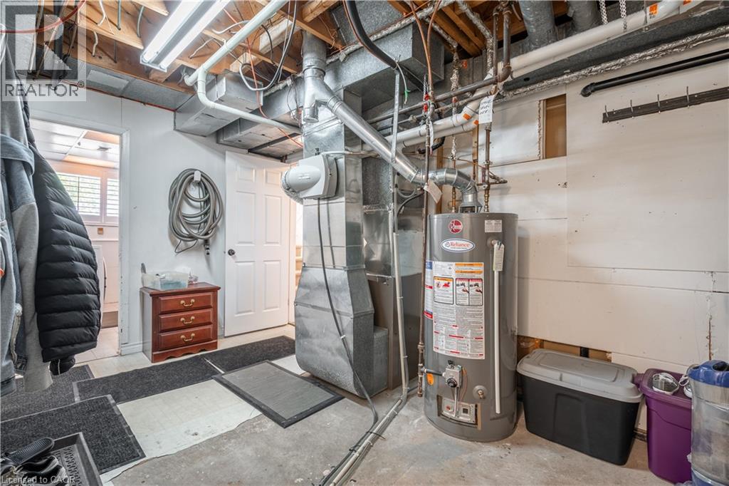 Photo 31 of 34 Palm Court, Stoney Creek ON