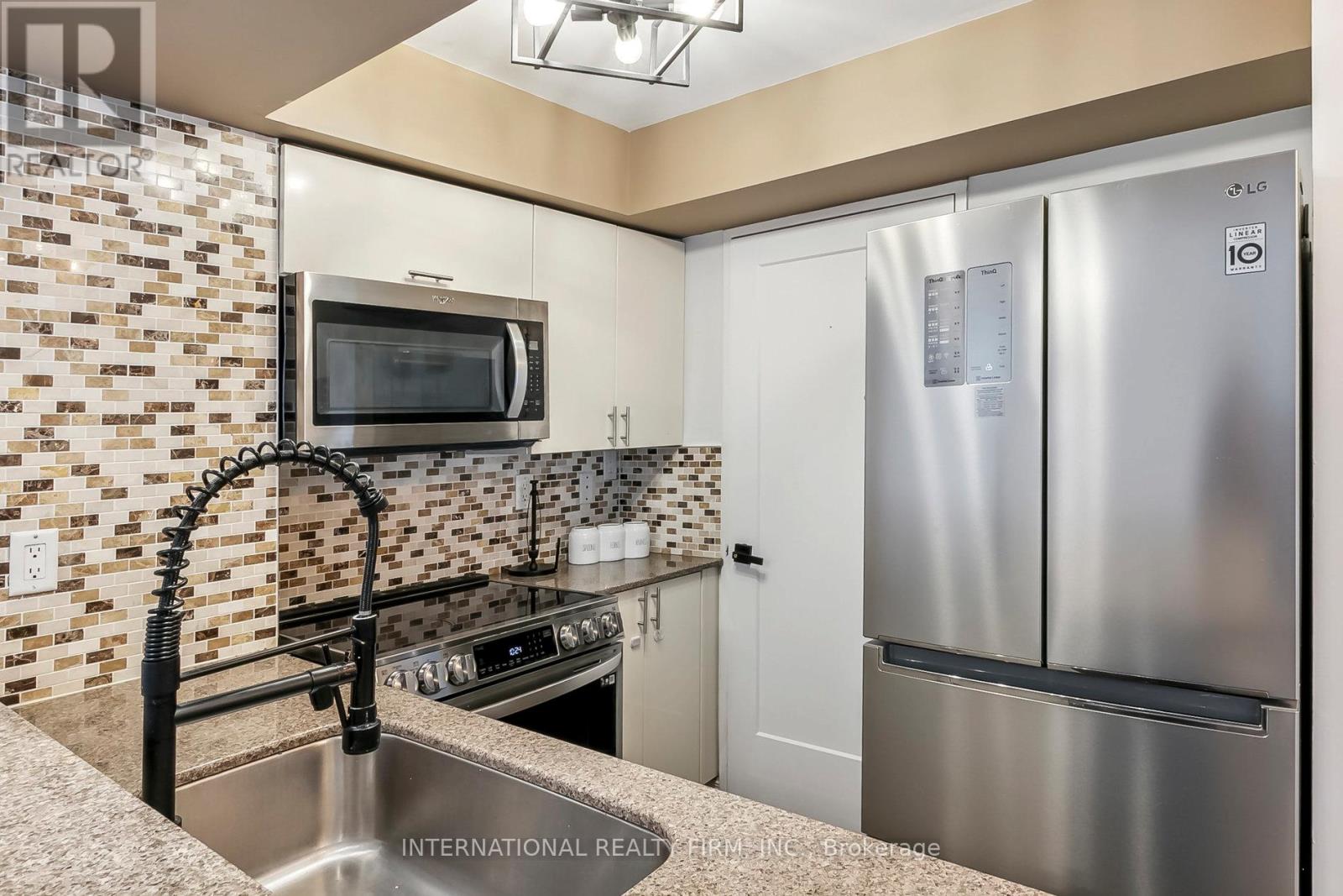 Photo 17 of 628 801 King Street W, Toronto ON
